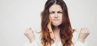 4  وصفات سهلة تساعد في فكّ تشابك الشعر