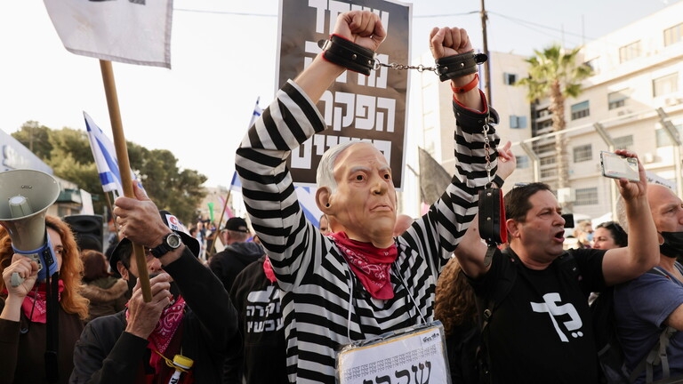 محتجون يطالبون بتنحي نتنياهو ويرفضون إجراء انتخابات خامسة