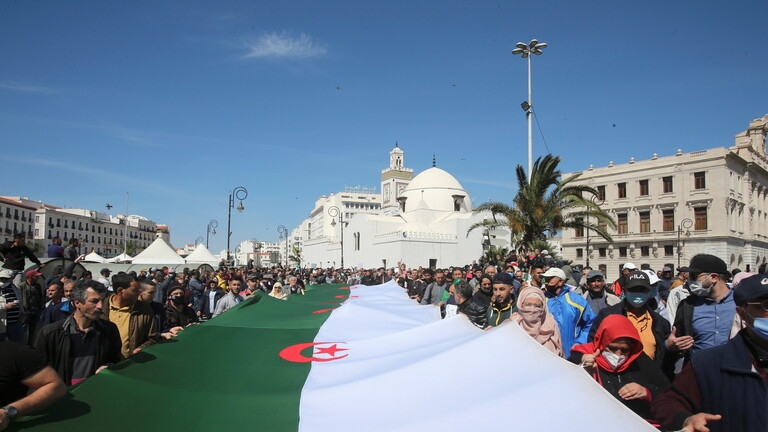 الحكومة الجزائرية تتهم أطرافا خارجية باستخدام الحراك الجديد