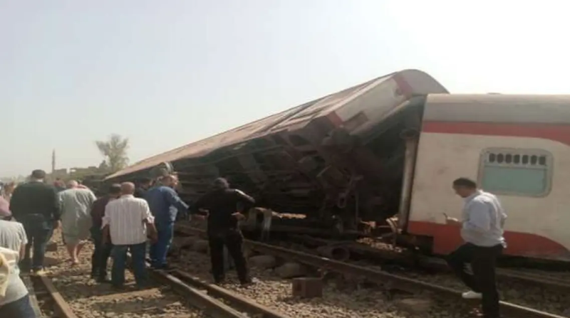 8 قتلى و109مصابين انقلاب قطار شمال القاهرة  ( صور )