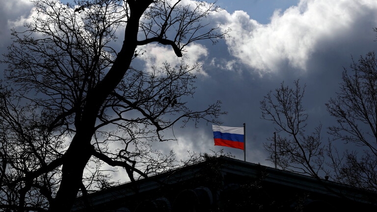 التشيك تتوعد بطرد عشرات الدبلوماسيين الروس وموسكو ترد