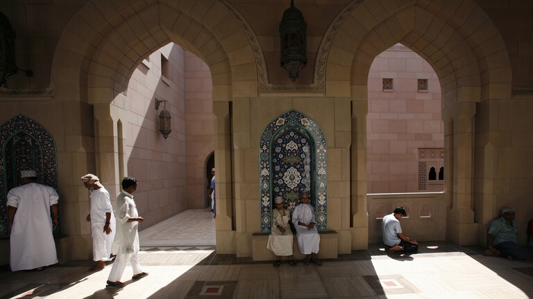 دولة عربية تمنع اقامة صلاة العيد .. بسبب