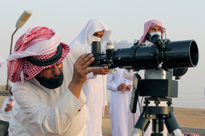 خبير فلكي سعودي لرصد الأهلّة يتوقع يوم عيد الفطر
