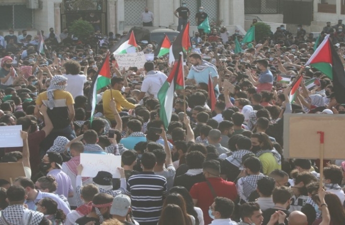 وقفات تضامنية تنديدا بالاعتداءات الاسرائيلية على حي الشيح جراح وقطاع غزة