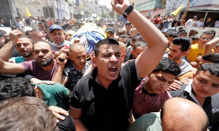 استشهاد مقاوم فلسطيني قرب نابلس وإصابة العشرات في مواجهات مع الاحتلال بالضفة