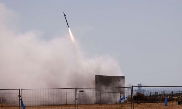 بصاروخ “عياش 250″… “القسام” تقصف مدنا وثاني أكبر مطار في إسرائيل