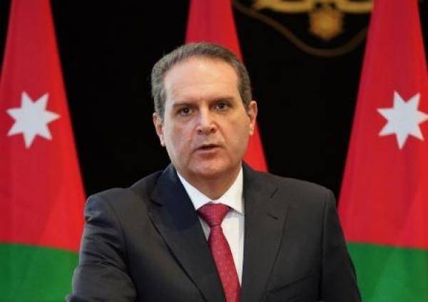 وزر الصحة : من المبكر ازالة الكمامة .. ونحو 1.7 مليون شخص  تلقوا الجرعة الأولى من اللقاح