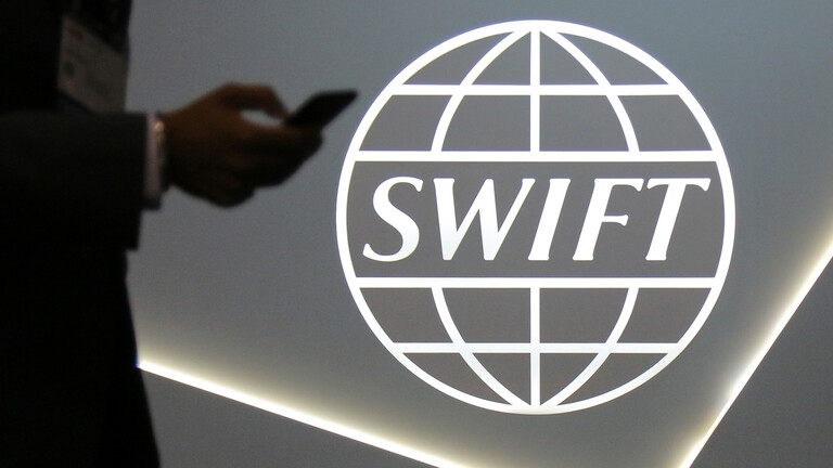 ما تداعيات فصل روسيا عن نظام SWIFT للمصارف؟