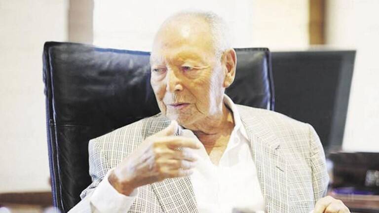 وفاة الملياردير المصري  أنسي ساويرس والد رجل الأعمال الشهير نجيب ساويرس