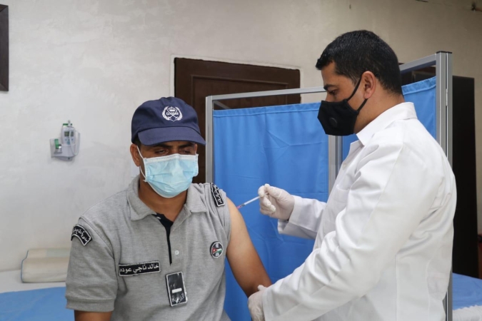 مديرية الأمن العام تواصل حملتها لتطعيم مرتباتها ضد فيروس كورونا