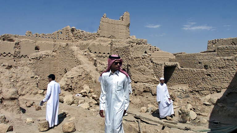 رحلات سياحية جوية سعودية تغطي تكوين صخري شهير وأعجوبة هندسية