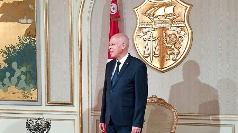 الرئيس التونسي يحدد حالات منع السفر