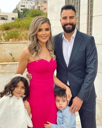 بالصور: اطلالة دانا أبو خضر وطوني قطان في عرس احدى أقاربهم