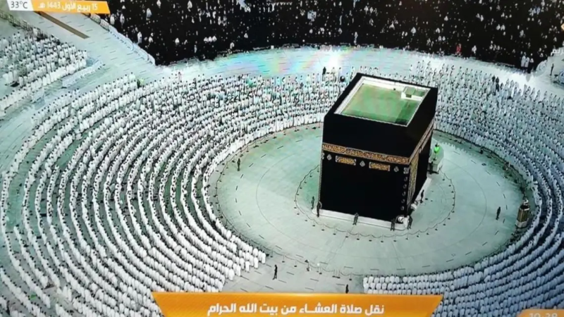 وسط أجواء روحانية .. مشهد مبهر لاصطفاف المصلين في المسجد الحرام