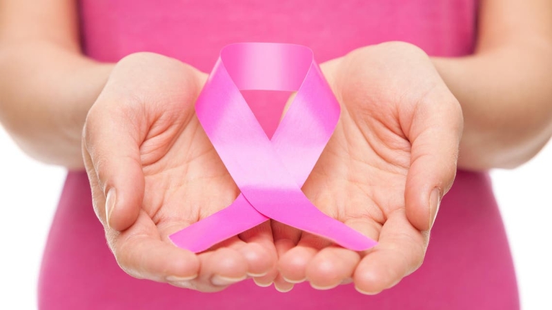 حملة توعوية حول سرطان الثدي بمستشفى الملك المؤسس