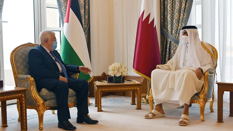 محمود عباس يجتمع مع أمير قطر