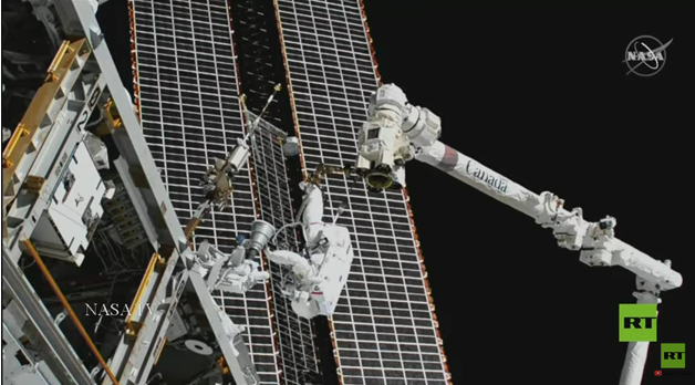 رواد ناسا ينجزون مهمة أخرى في الفضاء المفتوح