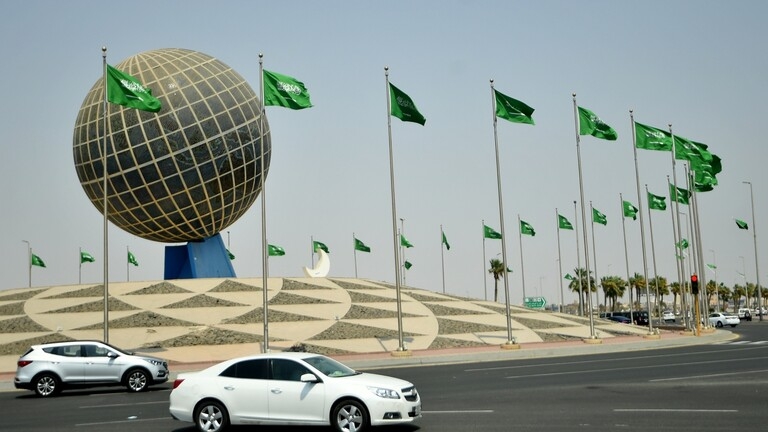 السعودية تجري محادثات مع صانع آيفون لتصنيع سيارات كهربائية على أراضيها