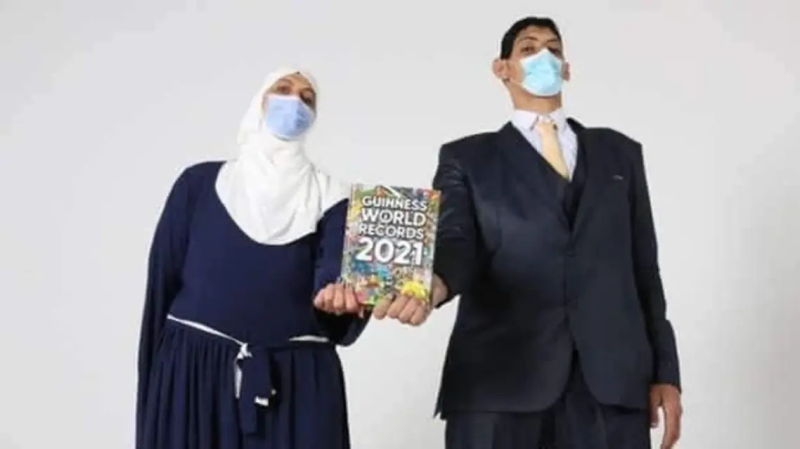 عملاقة مصر ترحل.. شاهد أطول وأضخم امرأة في البلاد