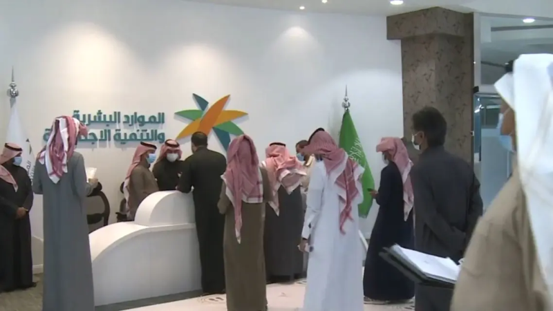 بدء توطين وظائف 3 قطاعات في السعودية