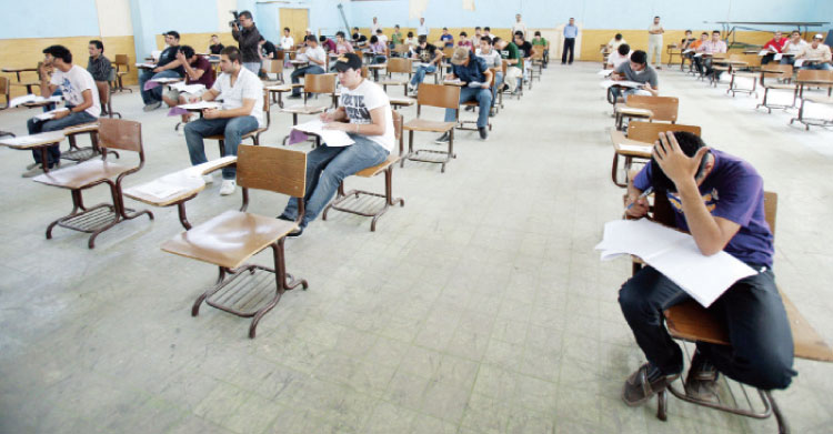 42768 طالب وطالبة يتقدمون لامتحان الإنجليزي