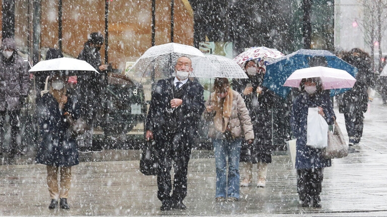 إلغاء أكثر من 60 رحلة جوية محلية في اليابان بسبب الثلوج الكثيفة