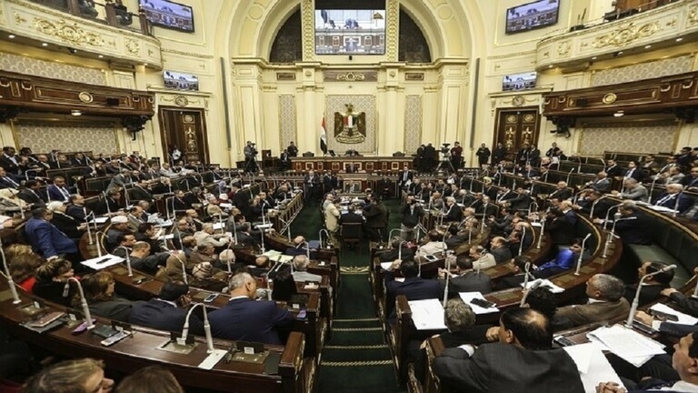 نائب في البرلمان المصري يقدم مشروع قانون لتجريم الشروع في الانتحار