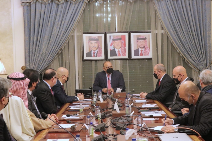 الخصاونة يؤكد أن الحكومة تحرص على إزالة العقبات أمام المستثمرين في الأردن