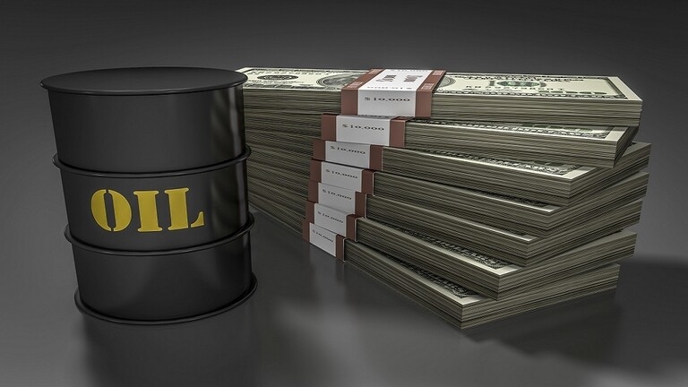 النفط يتجاوز عتبة 90 دولارا للبرميل لأول مرة منذ