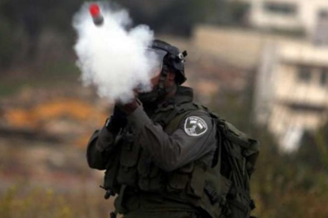 الأونروا تطالب اسرائيل التحقيق بوفاة لاجئ جراء استنشاقه الغاز المسيل للدموع