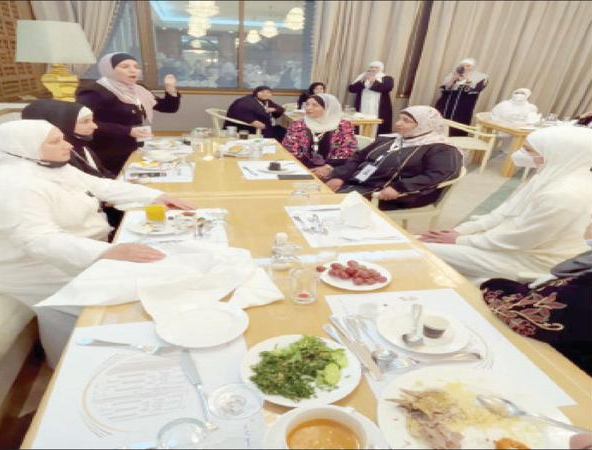 الملكة مؤدية العمرة : «اللهم احفظ سيدنا واكلأه برعايتك»