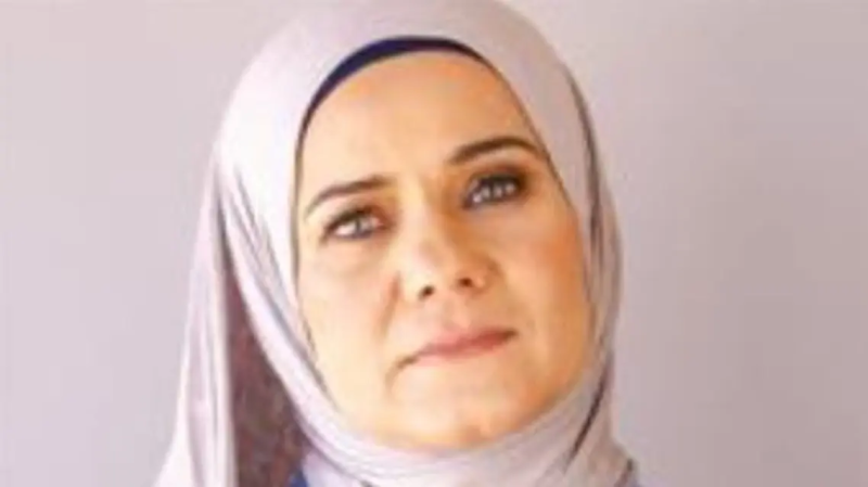 صورة  لسيدة  هل هي اردنية  ام مصرية ؟  في ألمانيا تجتاح التواصل.. فما قصتها؟