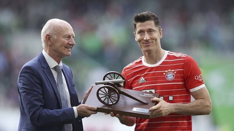 ليفاندوفسكي يودع جماهير بايرن ميونخ