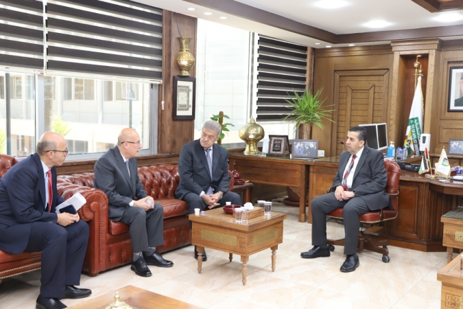 بحث سبل تعزيز التعاون بين البلقاء التطبيقية والبنك الأهلي الأردني