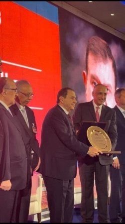تكريم فريز  في القاهرة بجائزة محافظ العام 2021