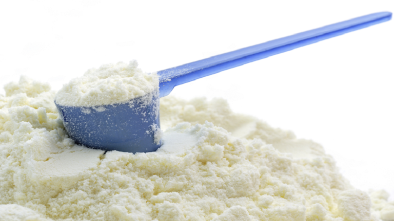 خبراء يشرحون لماذا تعد تركيبة الحليب منزلية الصنع للأطفال فكرة رهيبة!