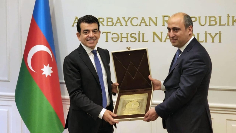 المدير العام للإيسيسكو ووزير التعليم الأذربيجاني يبحثان تعزيز التعاون بين المنظمة والوزارة