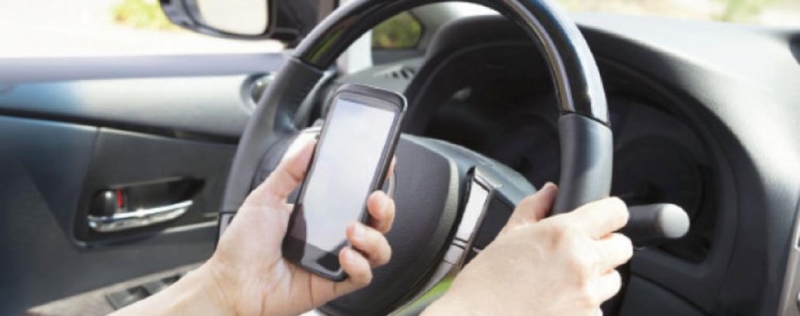 الدوريات الخارجية: 60  من حوادث السير سببها استخدام الهاتف النقال اثناء القيادة