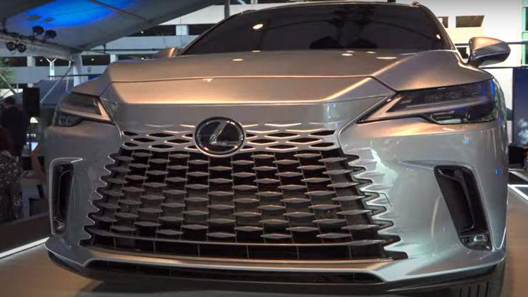 Lexus تكشف عن RX بنسختها الجديدة كليا