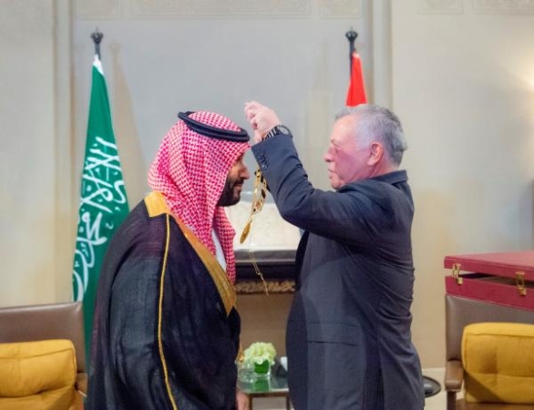 قلادة الحسين بن علي أرفع وسام مدني أردني وتمنح للملوك والأمراء ورؤساء الدول (اسماء)