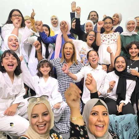 النائبة هيلين غرانت لشؤون تعليم الفتيات تطلع على برامج تعليم تموِّلها المملكة المتحدة في الأردن