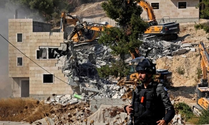 جيش الاحتلال يهدم منزليْ أسيرين فلسطينيين في الضفة الغربية (فيديوهات وصور)