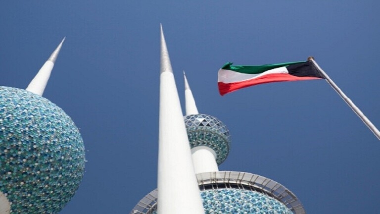 الكويت ترحل إيرانيا .. وتمنعه إلى الأبد من دخولها .. بسبب