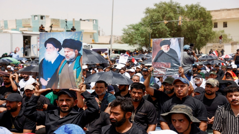تظاهرتان متنافستان في بغداد مع استمرار الأزمة السياسية