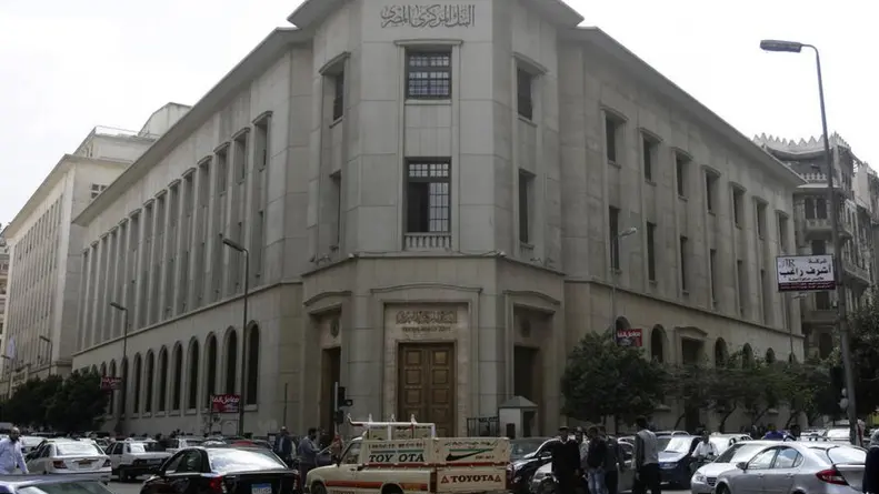 بعد أنباء عن تعديل وزاري.. مصر تنفي استقالة محافظ البنك المركزي