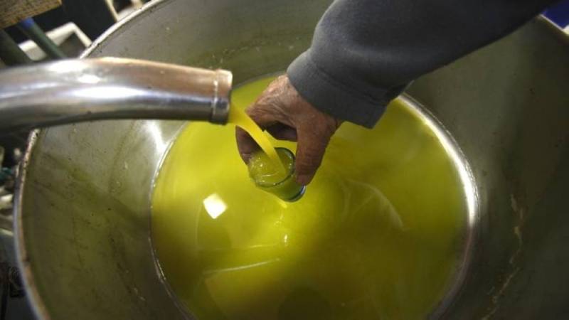 دعوات لشراء زيت الزيتون المخزّن من مصادر موثوقة