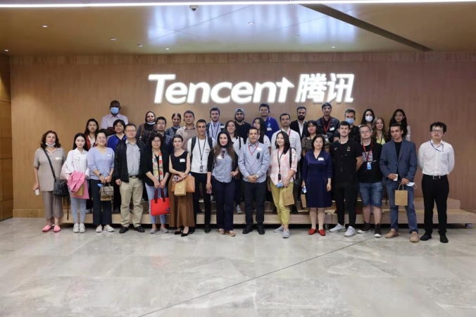 صحفيون يزورون شركة تينسنت الصينية الرائدة بمجال التكنولوجيا والإنترنت