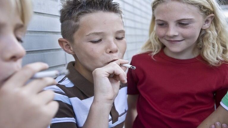 كيف نعرف أن المراهق قد بدأ يتعاطى المخدرات؟