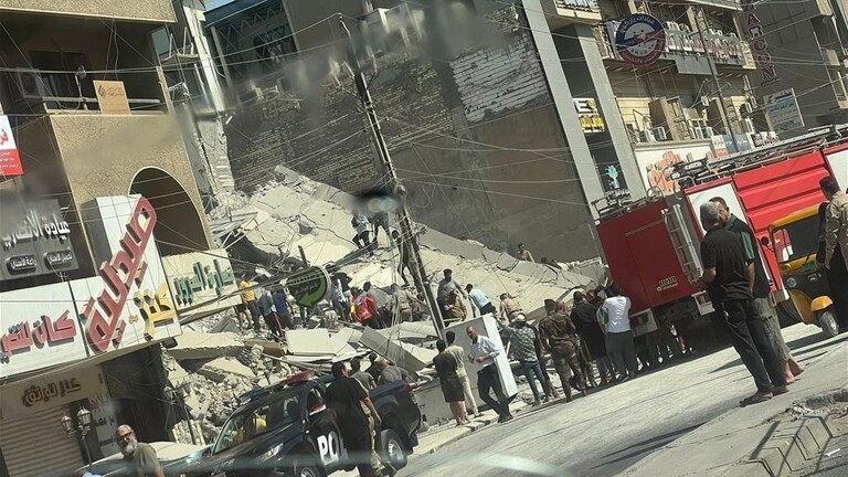 بغداد.. انهيار مبنى بالكامل في ساحة الواثق (صور )