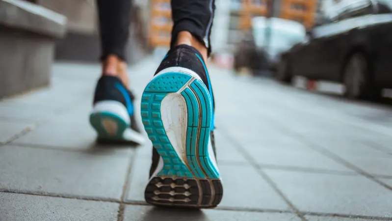 دراسة تفجر مفاجأة.. مشي 10 آلاف خطوة يومياً لا ينقص الوزن